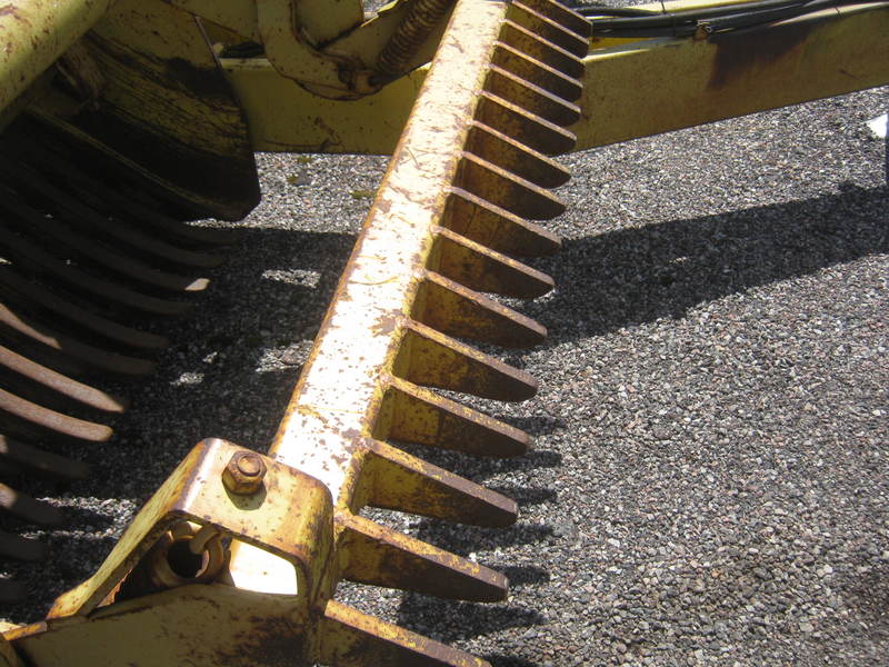 Rock Pickers and Rock Rakes  Degelman 570 Rock Picker Photo